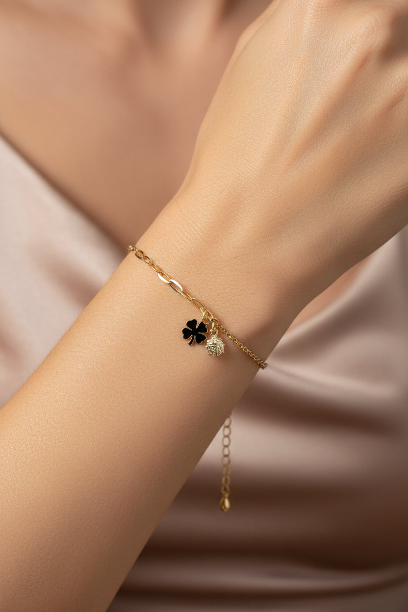 “Spoleto” – Vergoldetes Glücksarmband mit Kleeblatt & Marienkäfer