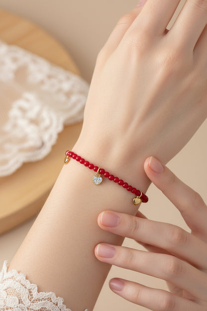 “Siena” – Bracciale con perle rosse e pendenti a forma di cuore in argento sterling 925 placcato oro