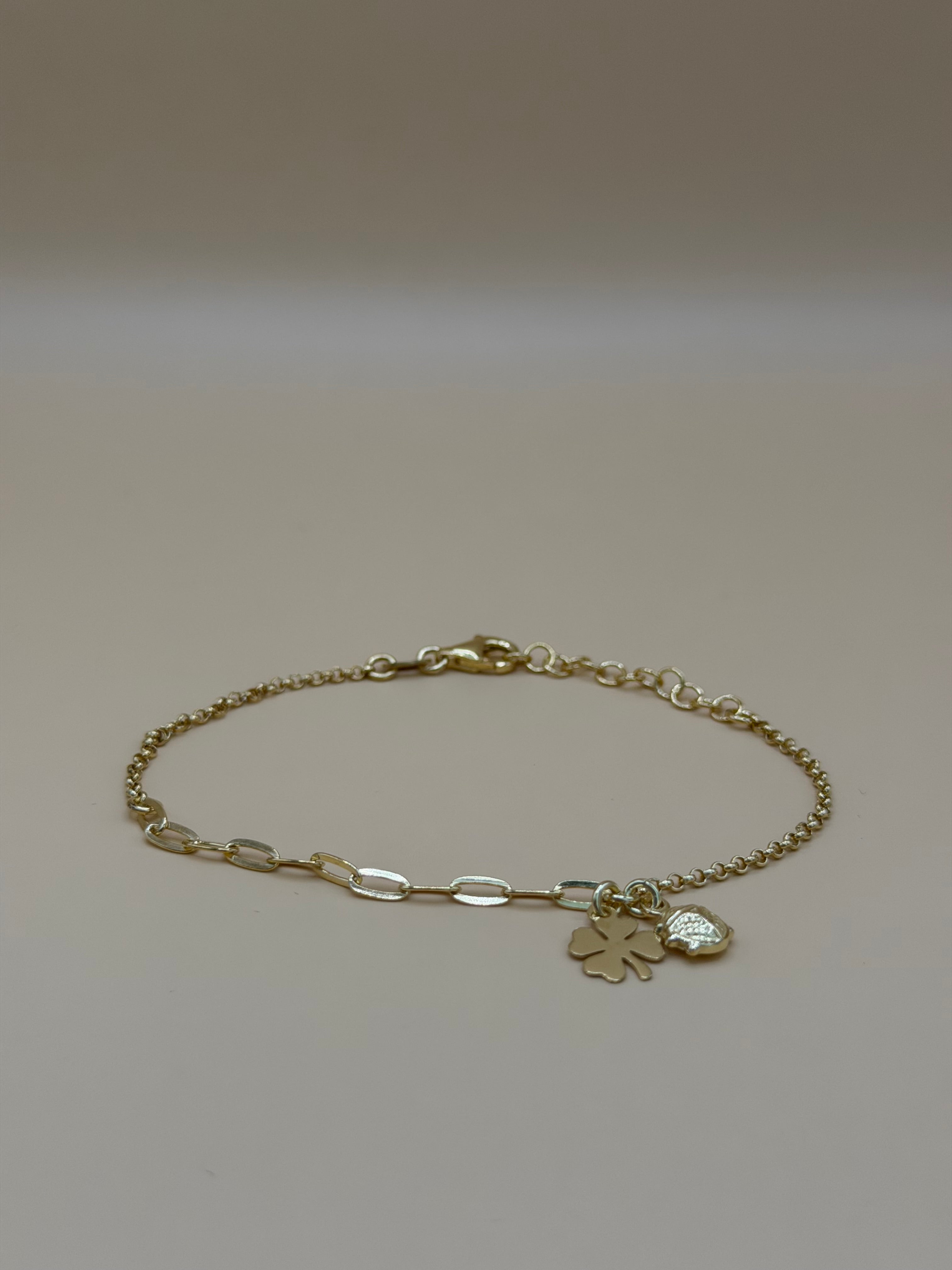 “Spoleto” – Vergoldetes Glücksarmband mit Kleeblatt & Marienkäfer