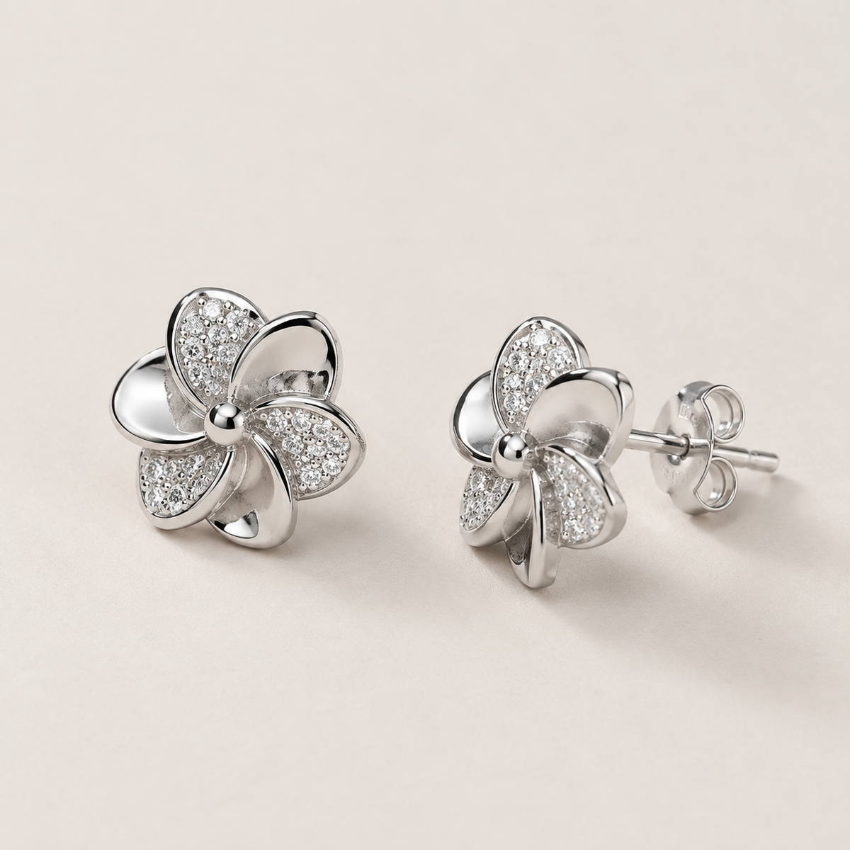 Fiorenza – Flower Stud Earrings