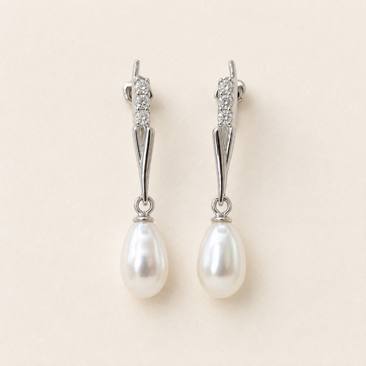 Perlacea – Ohrhänger mit Tropfenperle und Zirkonia