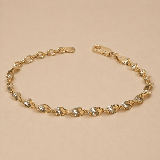 Bellagio – Vergoldetes Kettenarmband mit gedrehter Gliederstruktur