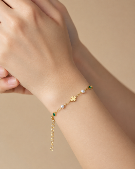 Ostuni – Vergoldetes Armband mit Perlen und grünem Zirkonia