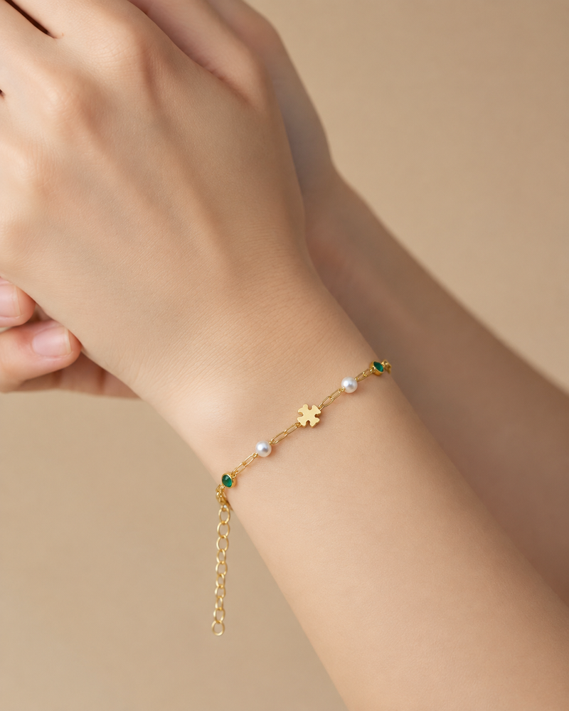 Ostuni – Vergoldetes Armband mit Perlen und grünem Zirkonia