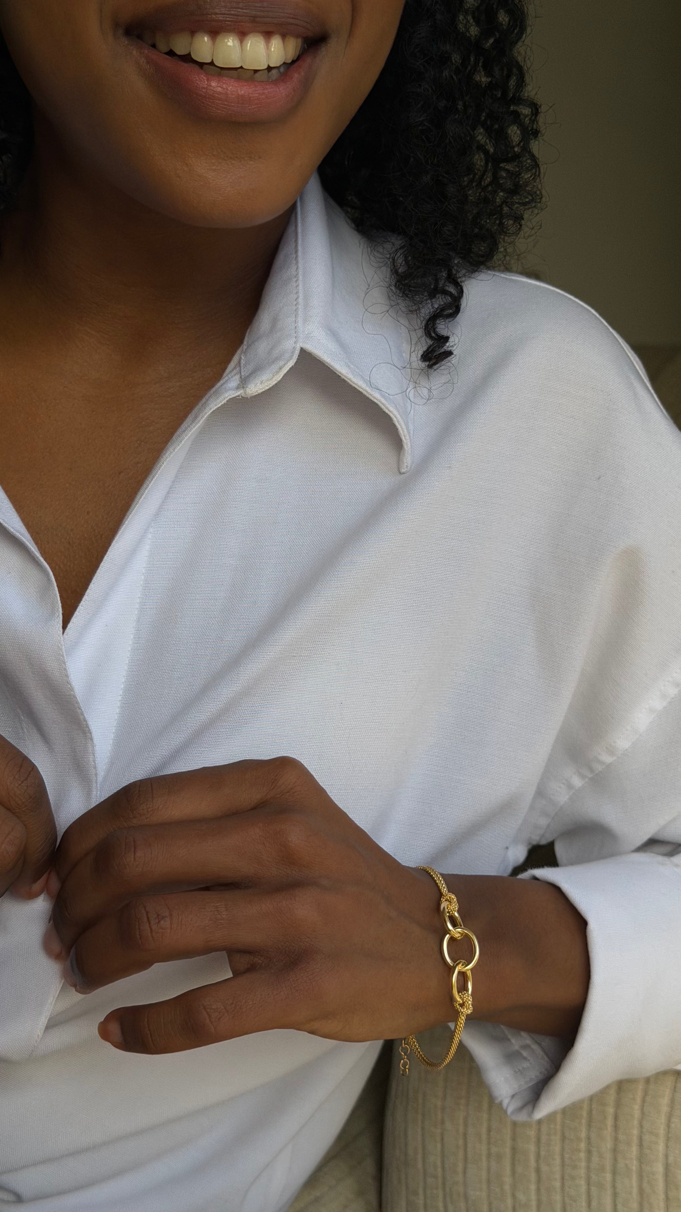 "Ferrara" – Armband mit ineinander verschlungenen Ringen aus vergoldetem Silber