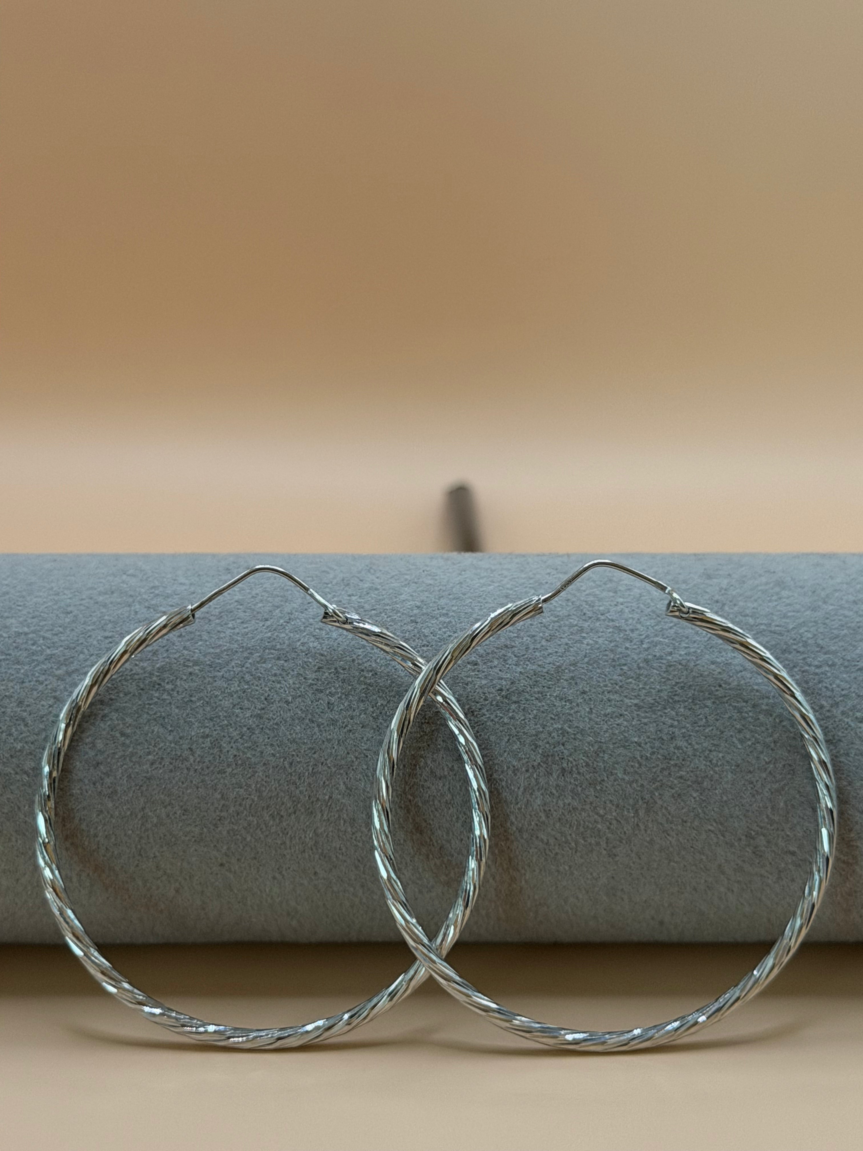 "RIFLESSO" Gedrehte Creolen aus 925 Sterling Silber