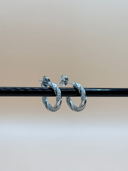 "TORSERA" Gedrehte Creolen aus 925 Sterlingsilber mit weissen Zirkonen