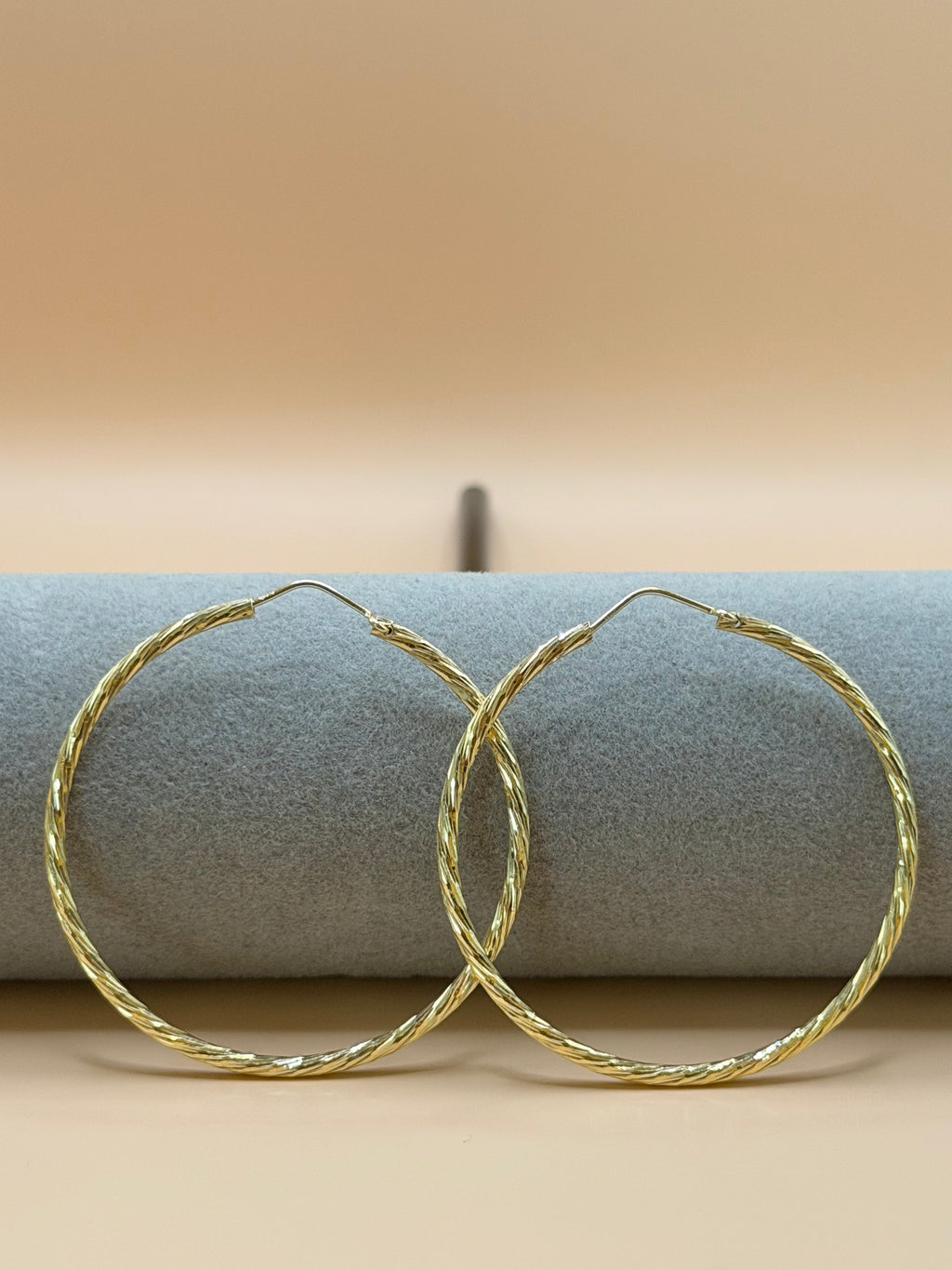 "AURORA" Gedrehte Creolen aus 925 Sterling Silber, vergoldet