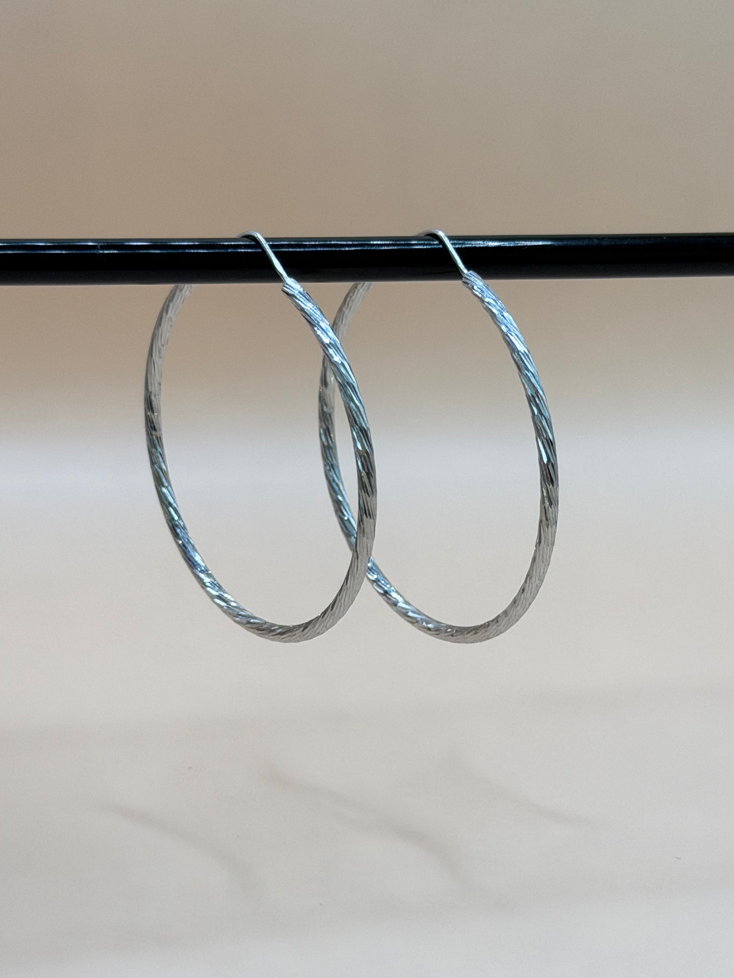 "RIFLESSO" Gedrehte Creolen aus 925 Sterling Silber