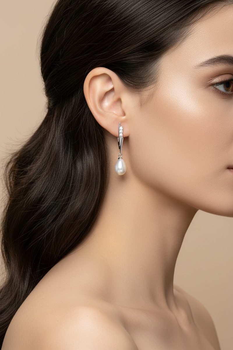 Perlacea – Ohrhänger mit Tropfenperle und Zirkonia