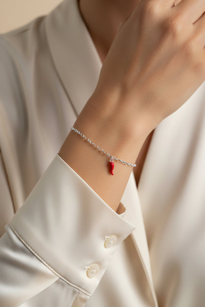 "Scilla" Armband aus 925 Sterlingsilber mit rotem Glückshorn