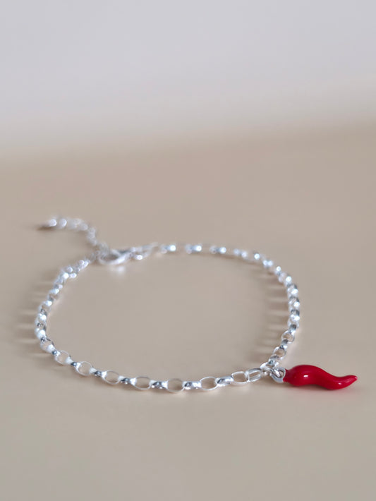 "Scilla" Armband aus 925 Sterlingsilber mit rotem Glückshorn