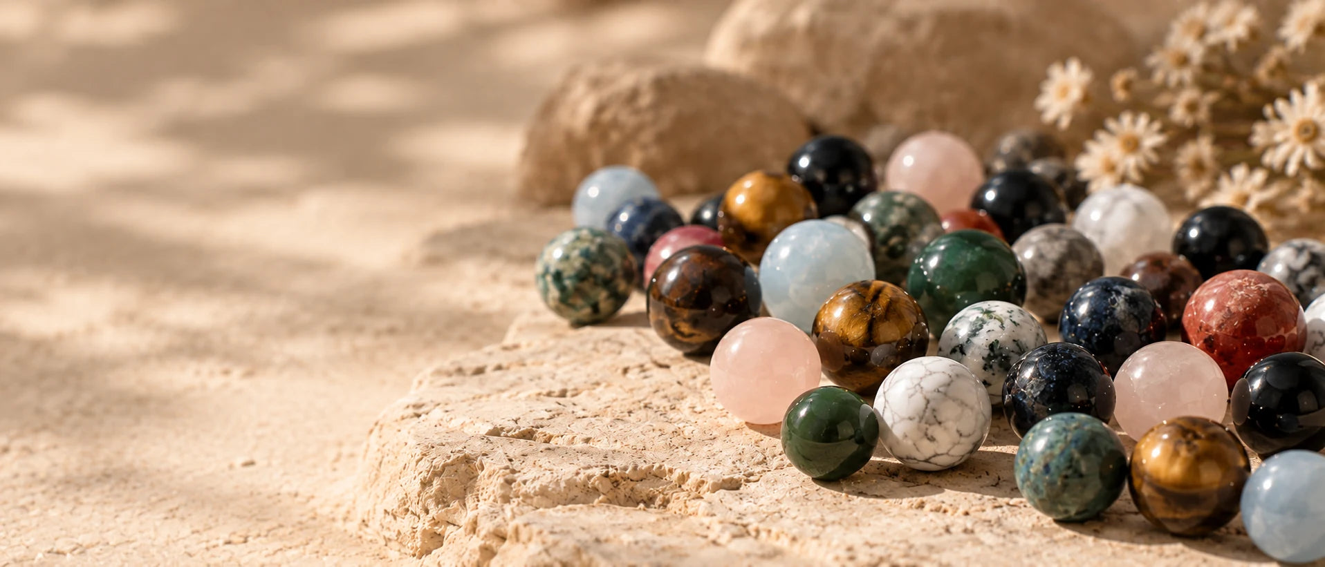 Ausgewählte Perlen und Natursteine für Schmuck von Deviem